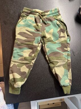 Mini Boden Kids Camo Jogger Pants - Green Camouflage